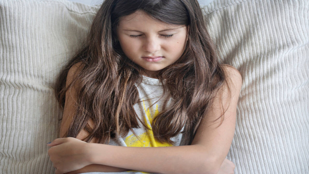 Menstruation: Average age of first menstruation and how ...