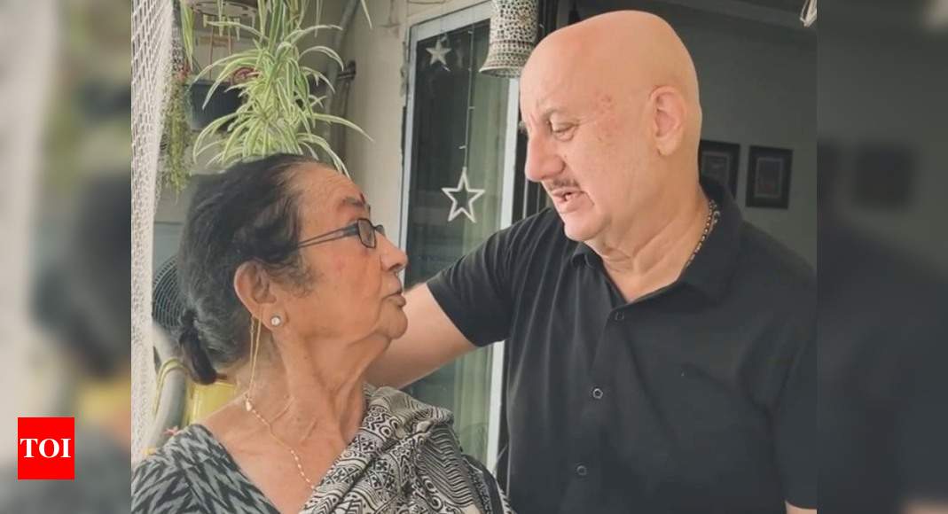 Anupam's mom on him completing 40 years in Mumbai