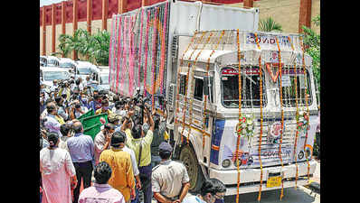Bihar CM flags off 121 vax vans for inoculation of 45+ people