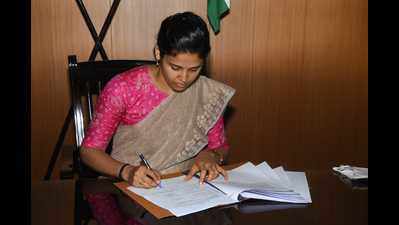 Alleging ‘harassment’ by Mysuru deputy commissioner Rohini Sindhuri, civic chief Shilpa Nag resigns