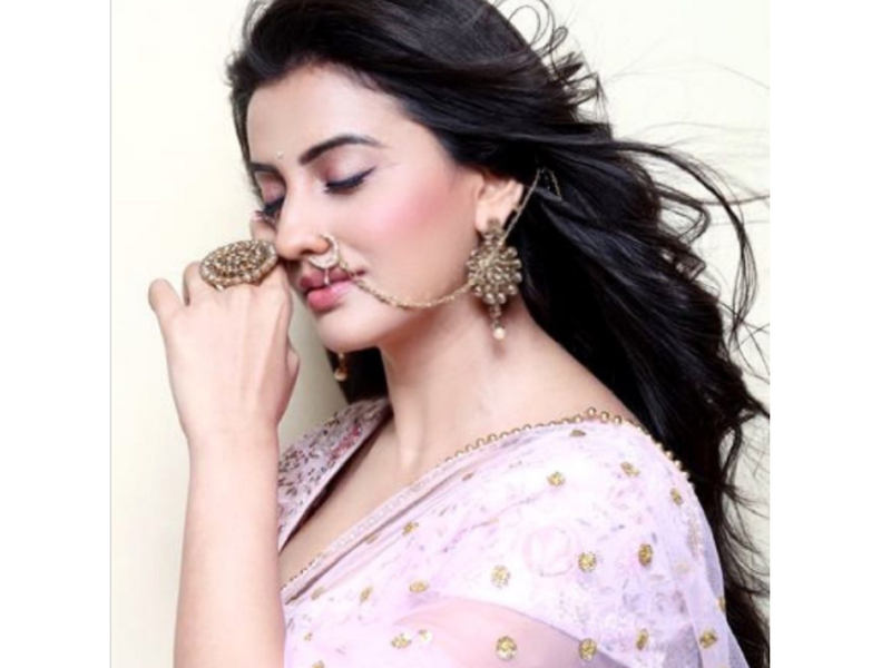 Photo Akshara Singh Is In Awe Of Her Nose Ring Says It “reeks Empowered Felinity” Bhojpuri