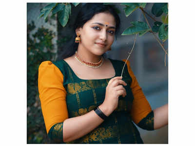 Anu Sithara plays a Mattancherry bride in family thriller 'Duniyavinte Orattathu'