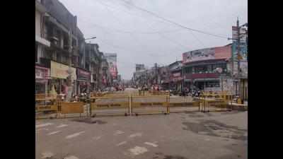 Nagpur: Shopkeepers irked by barricaded Sitabuldi main road that turns away customers