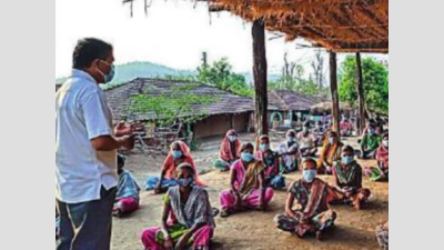 Maharashtra: Teacher dispels vaccine fears in tribals, conveys messages in their languages