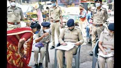 Cops take up drive to ensure jabs for vegetable vendors