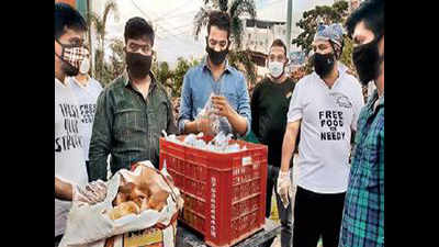 Telangana: Excise subinspector feeds 200 at government hospital in Karimnagar daily