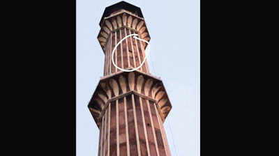Delhi: Wind, rain damage Jama Masjid minaret