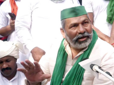 Rakesh Tikait leads sit-in at Haryana police station for release of farmers