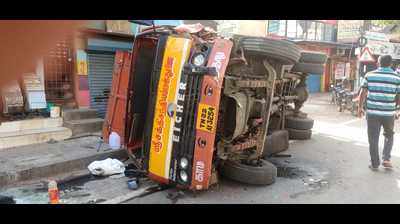 Truck overturns in Chennai