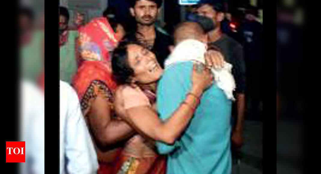Bus crashes into tempo in Kanpur, 16 killed, 4 critical | Kanpur News ...