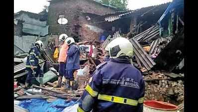 Mumbai: 26-yr-old dies as 3 Dahisar houses crash