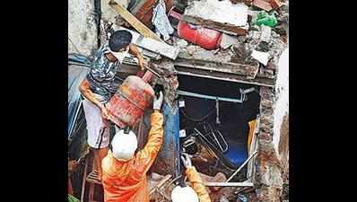 Mumbai: Malad building owner performs last rites of 9 kin