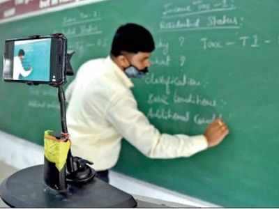 Karnataka: E-classes near restart, books yet to be printed