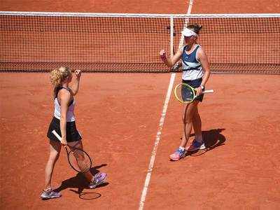 Krejcikova, Siniakova advance to French Open doubles final