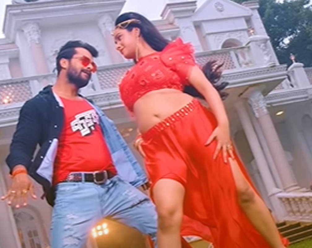
'Baapji': Khesari Lal Yadav and Ritu Singh impress the fans with their chemistry in the new song 'Love Wala Dose'
