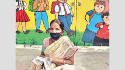 Delhi: Seniors risk Covid, brave joint pains to forage for the basics