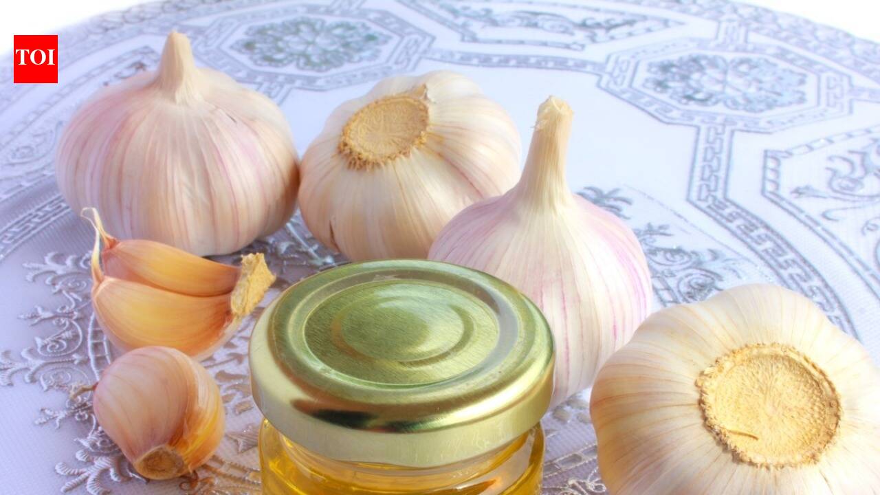 Health Benefits of Garlic: Best way to eat garlic in the morning for ...