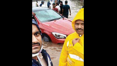 Mumbai: Two cops rescue 3 locked in Mercedes on flooded LBS Marg