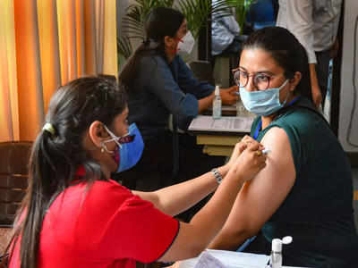 Health experts say India missed early alarm, let deadly coronavirus variant spread