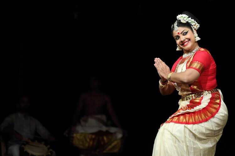 Mohiniyattam