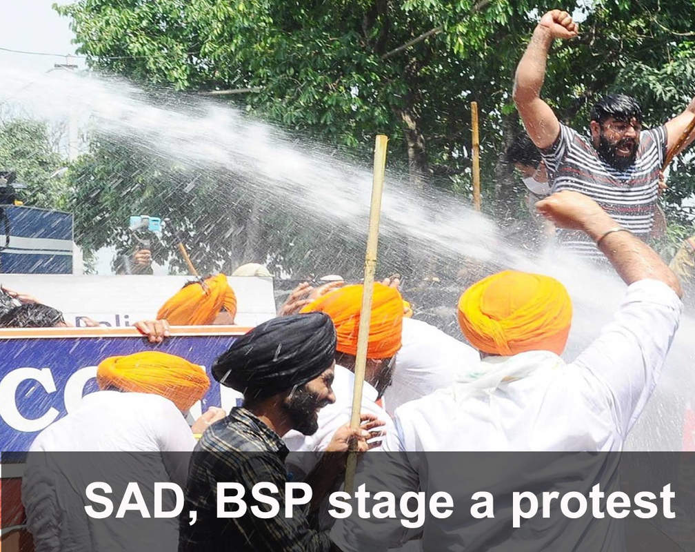 
Massive protest at CM Amarinder Singh's residence, Sukhbir Singh Badal detained
