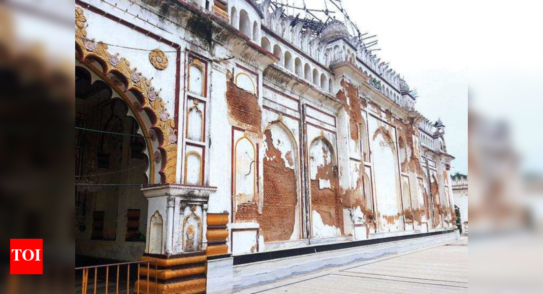 Lucknow: History wrapped in seepage and peeling of plaster | Lucknow ...