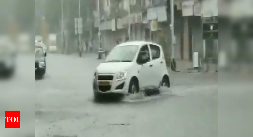 Rain lashes various parts of Mumbai, Thane