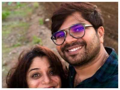Hemant Dhome's latest selfie with wife Kshitee Jog is all things adorable!