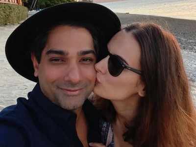 Evelyn Sharma and hubby Tushaan Bhindi take off for a honeymoon-view pics