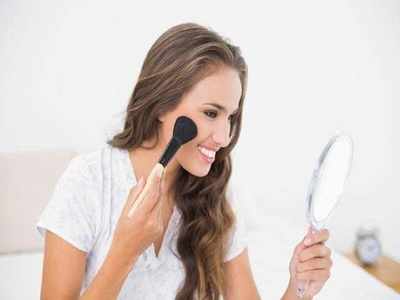 Compact makeup mirrors: Easy to carry and use