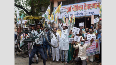 Vidarbha Rajya Andolan Samiti protests against Modi government over price rise