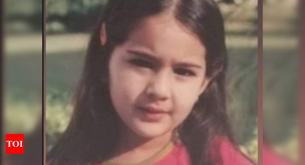 Sara Ali Khan shares an adorable throwback picture from her childhood ...