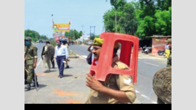 UP: Cops use plastic chair as riot gear in Unnao