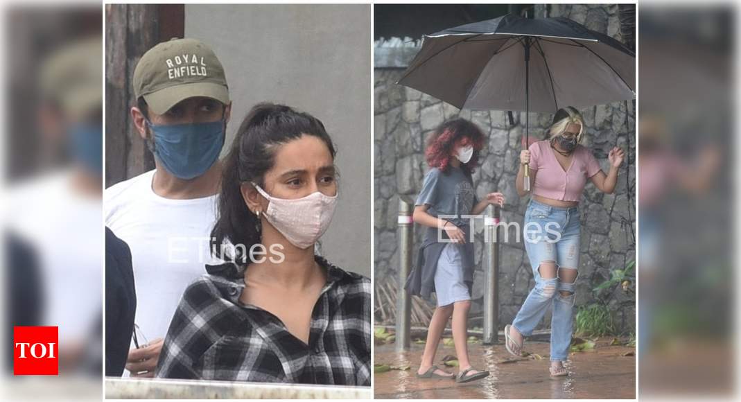 Farhan Akhtar Steps Out With His Daughters Shakya And Akira; Girlfriend ...