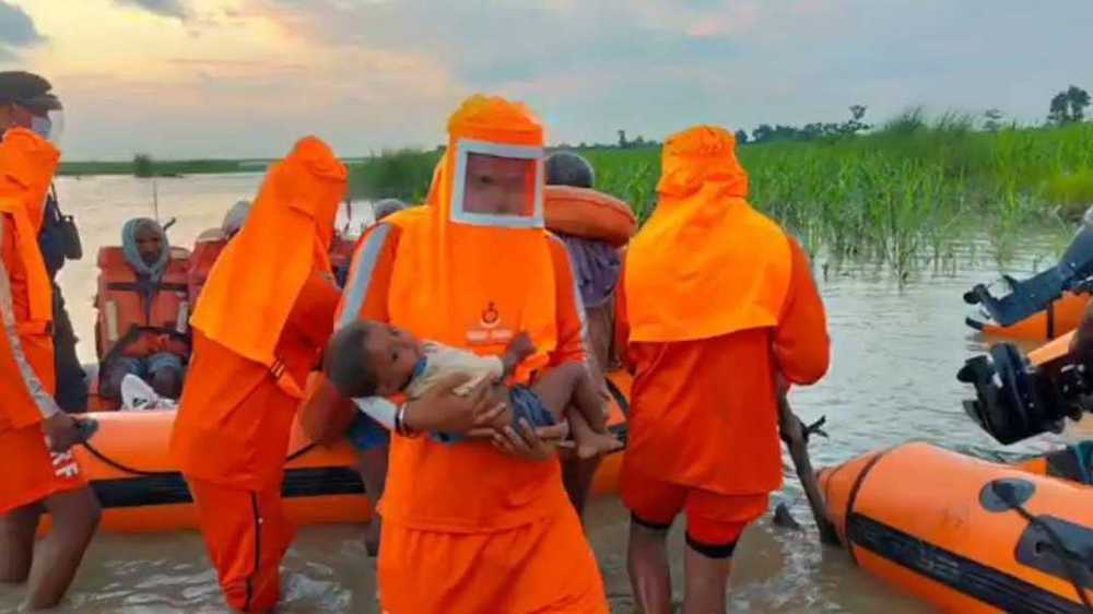 photos-how-ndrf-rescued-150-trapped-in-the-middle-of-gandak-river