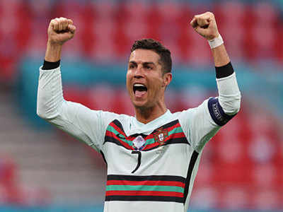 Ronaldo becomes first person to reach 300 million followers mark on Instagram