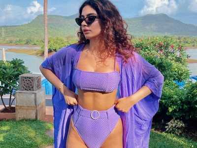 Pretty in purple! Khushi Kapoor shares stunning bikini pics before taking a dip in pool; Navya Naveli Nanda calls her ‘cute’