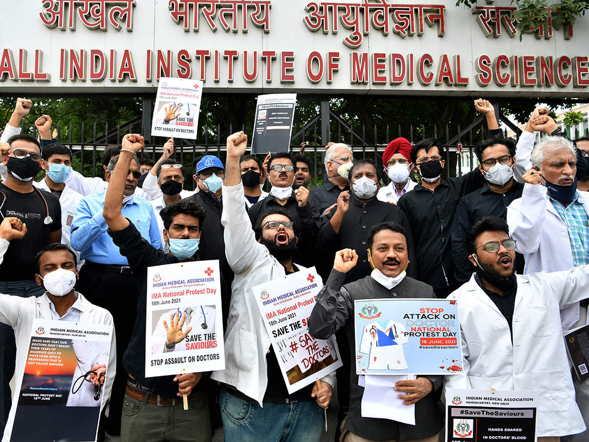 thousands of doctors join nation-wide protest, asks central law to protect healthcare professionals | the times of india
