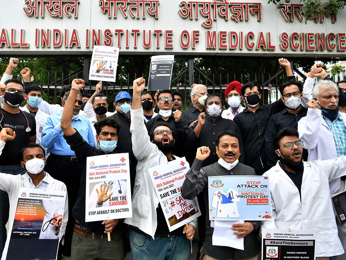 Thousands of doctors join nation-wide protest, asks central law to protect healthcare professionals | The Times of India