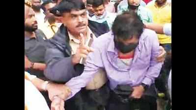 30 Sainiks assault MMRDA officials over action against illegal ...