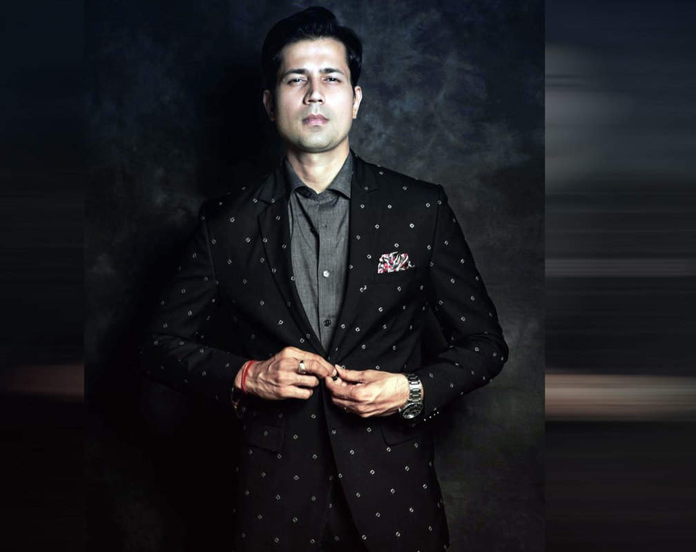 
Is Sumeet Vyas in touch with his Veere Di Wedding co-star Kareena Kapoor Khan?
