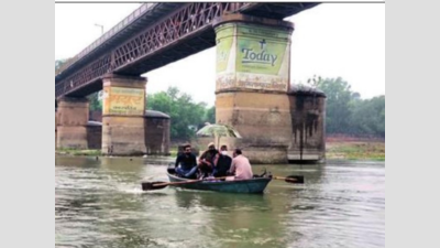 Team inspects Old Ganga Bridge to assess its condition