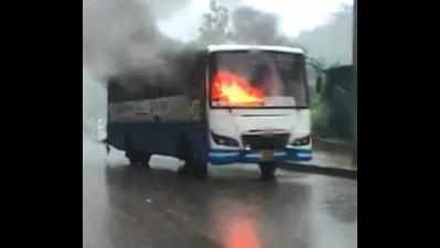 Bus bursts into flames at Valpoi, no casualties