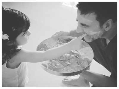 Twinkle Khanna shares a beautiful picture of Akshay Kumar and daughter Nitara on the occasion of Father's Day