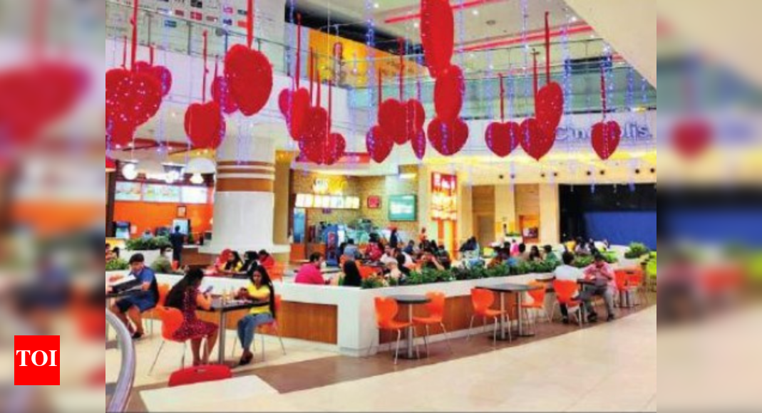 Kol: High 1st weekend turnout in malls after ease in curbs