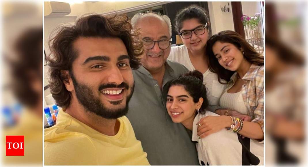 Arjun Kapoor shares a happy picture with dad Boney Kapoor and sisters ...