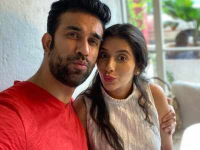Mommy-to-be Charu Asopa reunites with husband Rajeev Sen in Mumbai; the actor calls it a 'beautiful Monday'