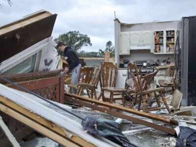 Tornado sweeps through suburban Chicago, causing damage