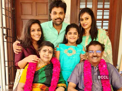 tamil actor mohan family picture