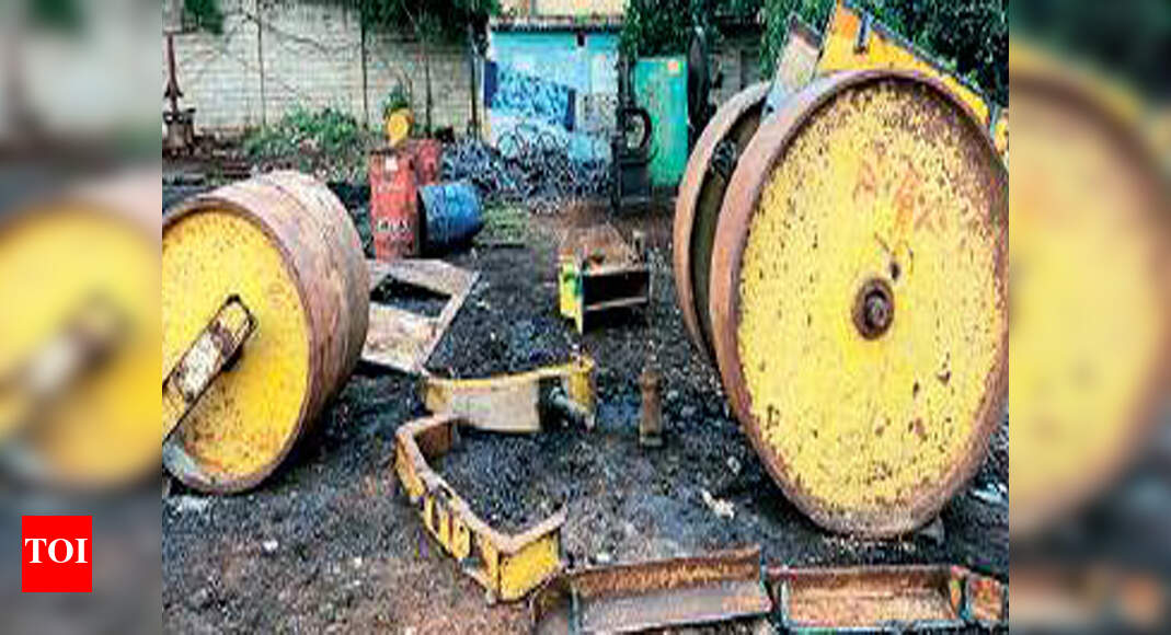 B'luru realtor steals, breaks up road roller; on the run